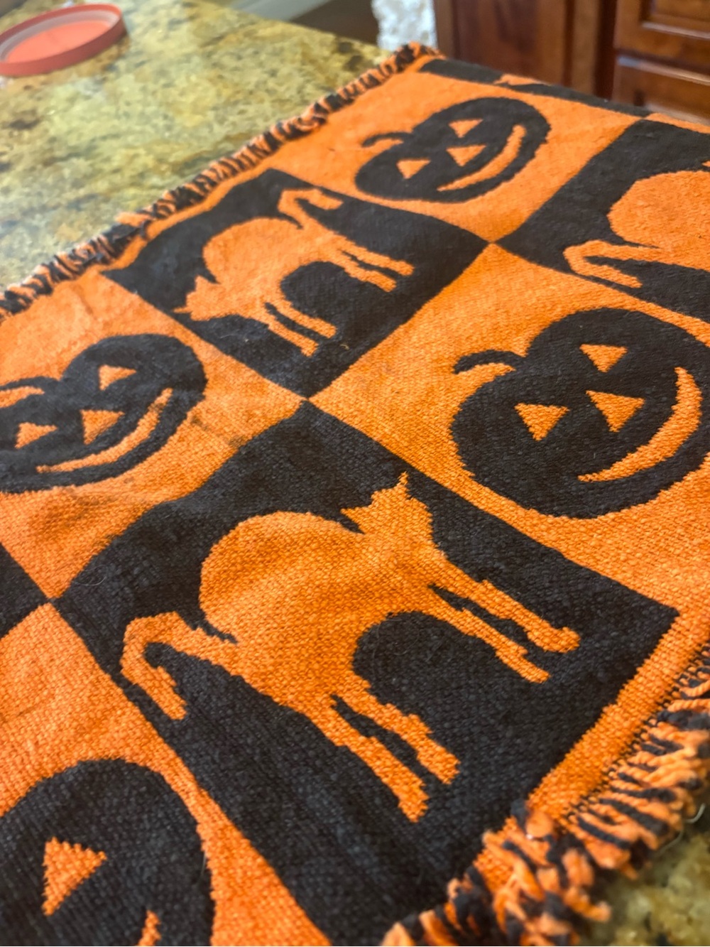 HALLOWEEN TABLE RUNNER